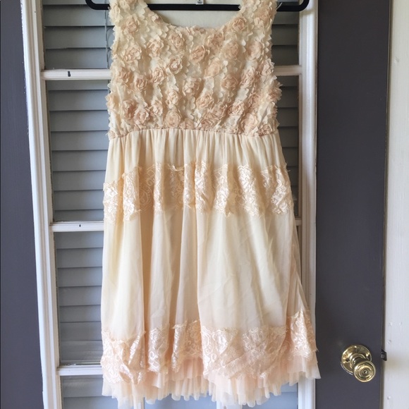 Roses and lace Ya La dress - Picture 2 of 7